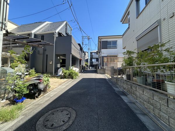 前面道路含む外観