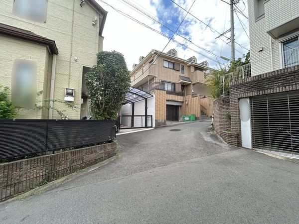 前面道路含む外観