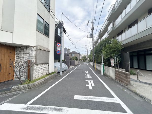 前面道路含む外観
