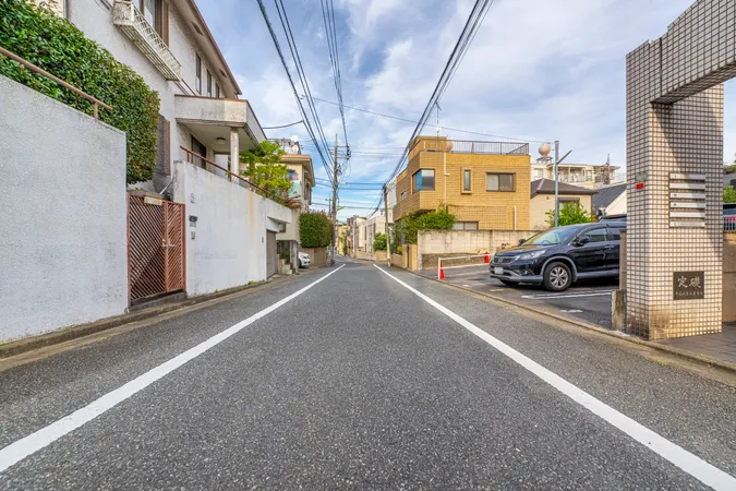 前面道路含む外観