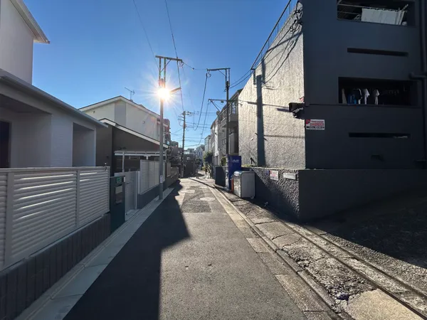 前面道路含む外観