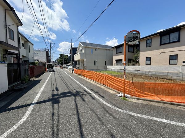 前面道路含む外観