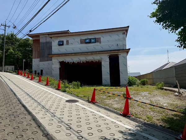 前面道路含む外観