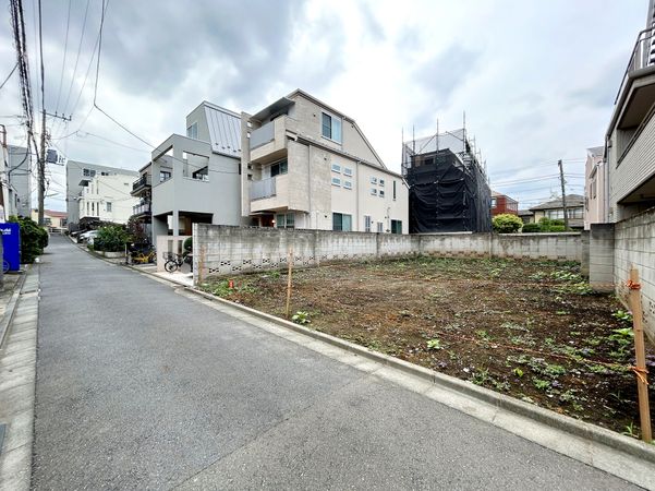 前面道路含む外観