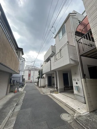 前面道路含む外観