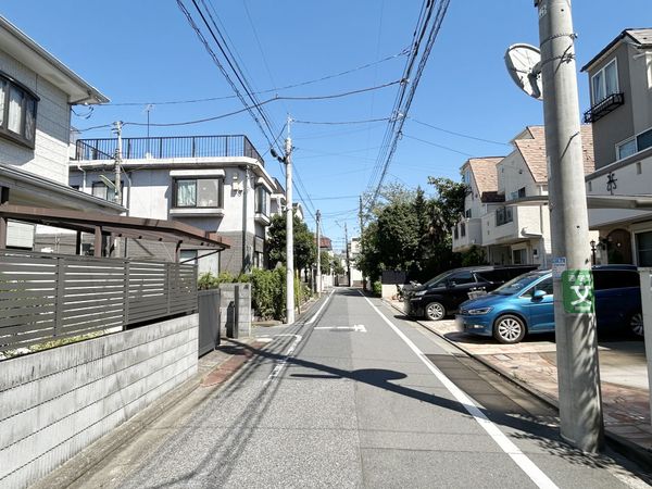 前面道路含む外観