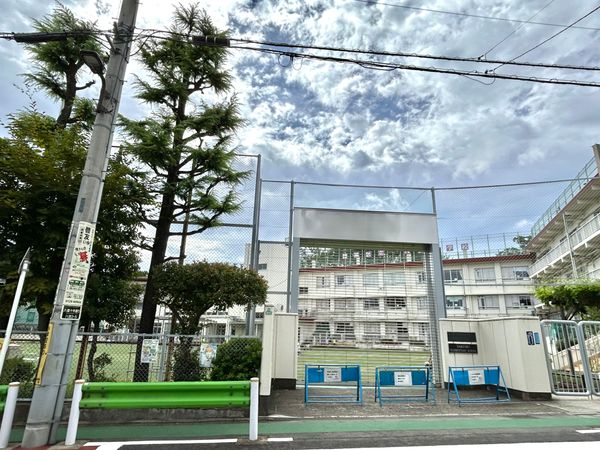 シャンボール柿の木坂 目黒区立八雲小学校(約530m) シャンボール柿の木坂 目黒区立八雲小学校(約530m)