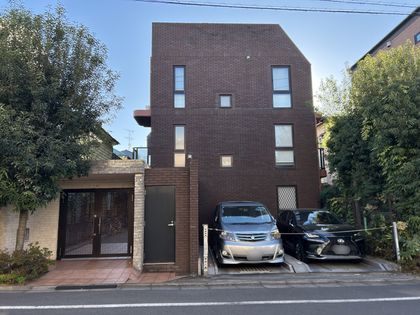 ラビ学芸大学 外観