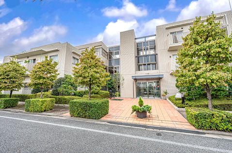 アールヴェール学芸大学 外観