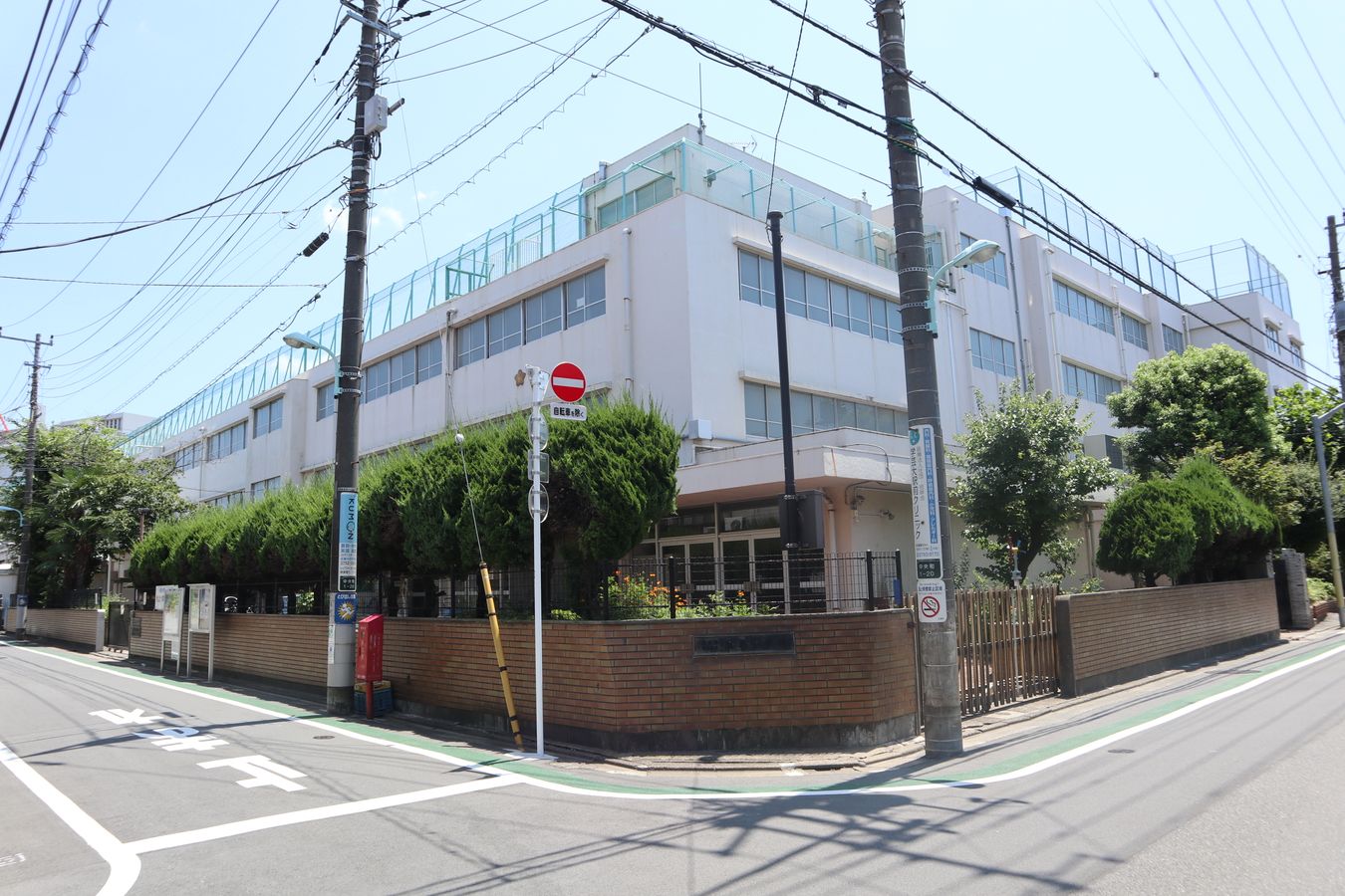 目黒区立鷹番小学校（約880ｍ）