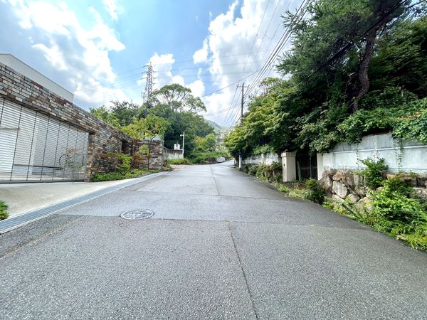 前面道路含む外観