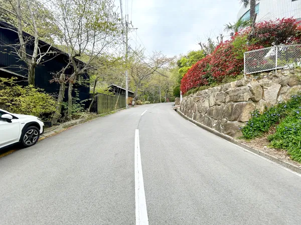 【前面道路】前面道路幅員は7メートル以上ございます。