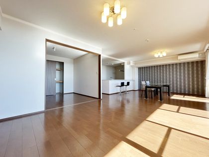 エスリード西宮甲陽園 Ⅰ番館ブライト リビング