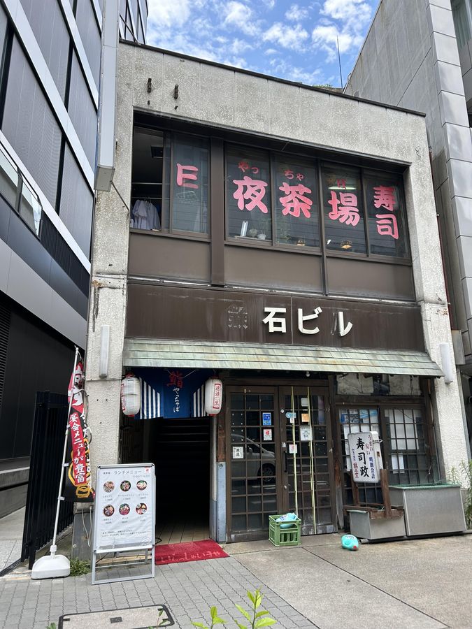 前面道路含む外観