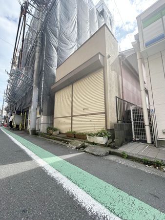 前面道路含む外観