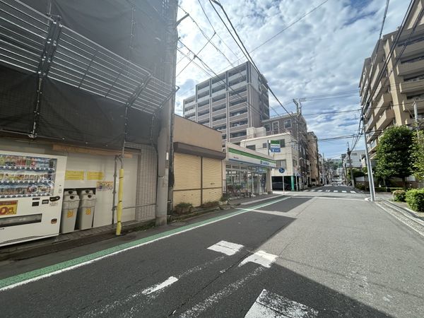 前面道路含む外観