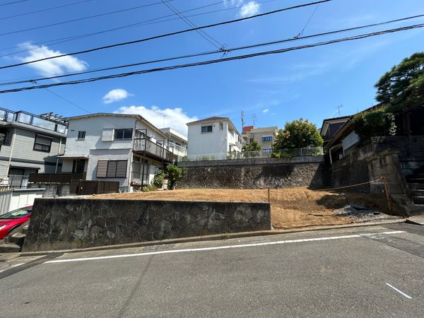 前面道路含む外観