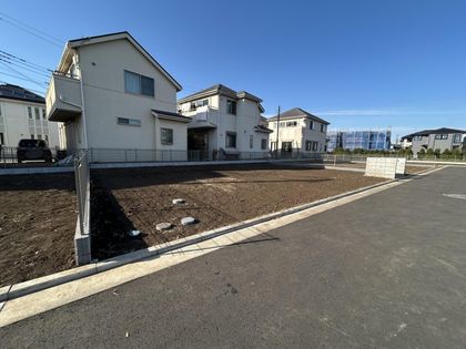 本郷1丁目 新築戸建 C号棟 前面道路含む外観