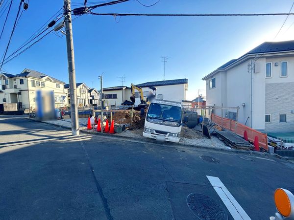 白根6丁目 新築戸建 2号棟 前面道路含む外観