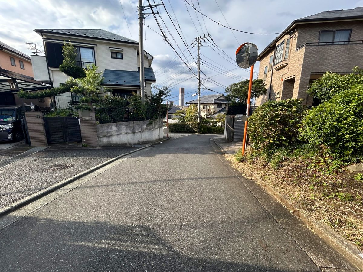 前面道路含む外観