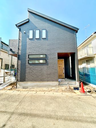 南瀬谷1丁目 新築戸建 前面道路含む外観