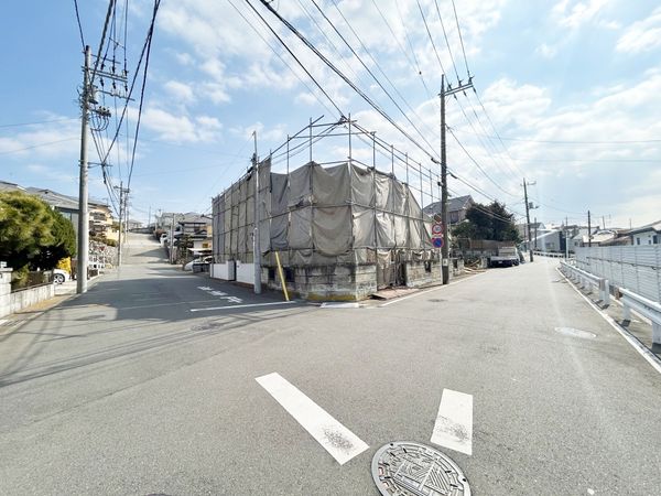 東希望が丘 新築1号棟 前面道路含む外観 東希望が丘 新築1号棟 前面道路含む外観