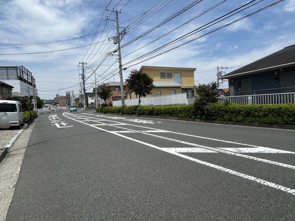 前面道路含む外観