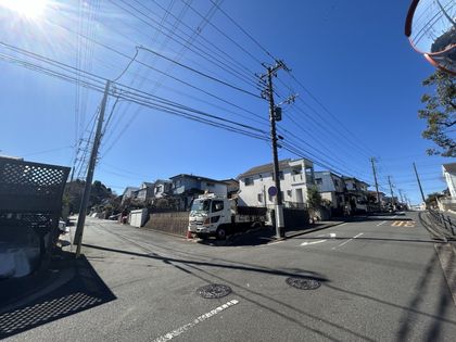 栄区犬山町 土地 前面道路含む外観