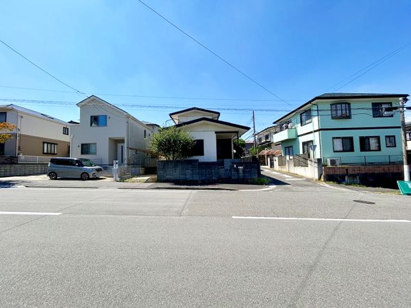 前面道路含む外観