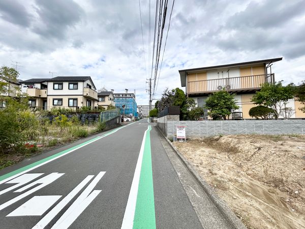 前面道路含む外観