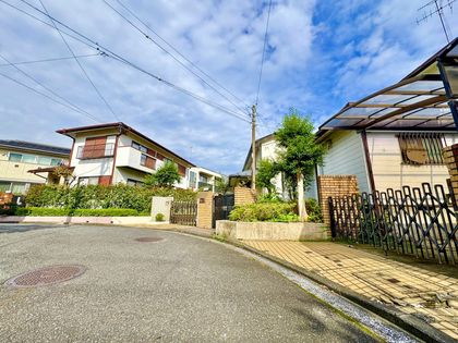 前面道路含む外観