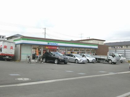 ファミリーマート港南台三丁目店（約490ｍ）