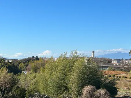 富士山を見晴らす開放感のある眺望