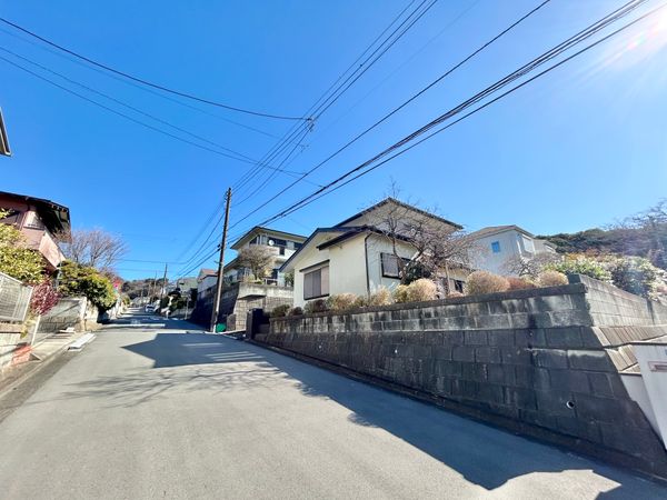 横浜市栄区東上郷町 土地 前面道路含む外観 横浜市栄区東上郷町 土地 前面道路含む外観