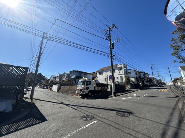 栄区犬山町 土地 前面道路含む外観