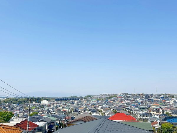 栄区若竹町 2階より富士山を望む、開放的で明るい南角地。 眺望 栄区若竹町 2階より富士山を望む、開放的で明るい南角地。 眺望