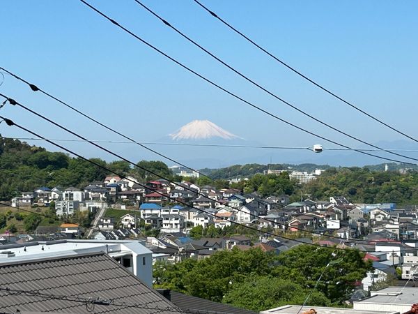栄区若竹町 2階より富士山を望む、開放的で明るい南角地。 眺望 栄区若竹町 2階より富士山を望む、開放的で明るい南角地。 眺望