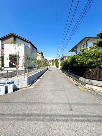 前面道路含む外観