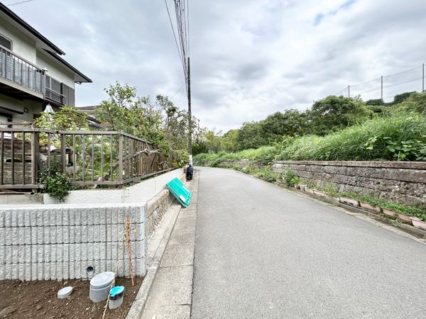 前面道路含む外観