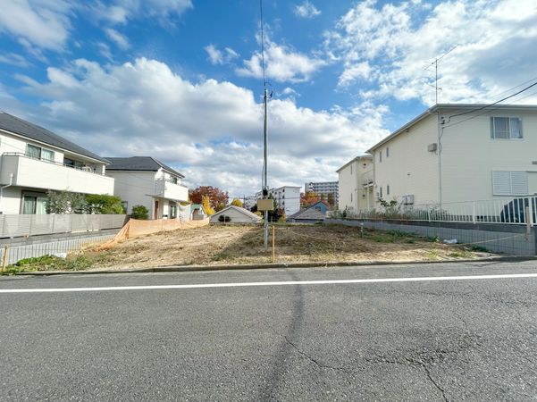 前面道路含む外観