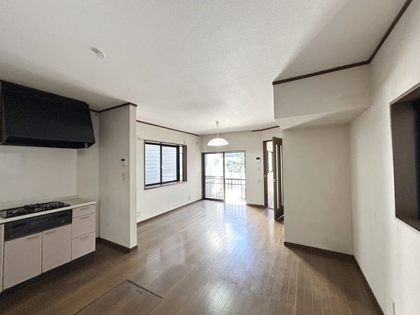 栄区上之町 戸建 リビング