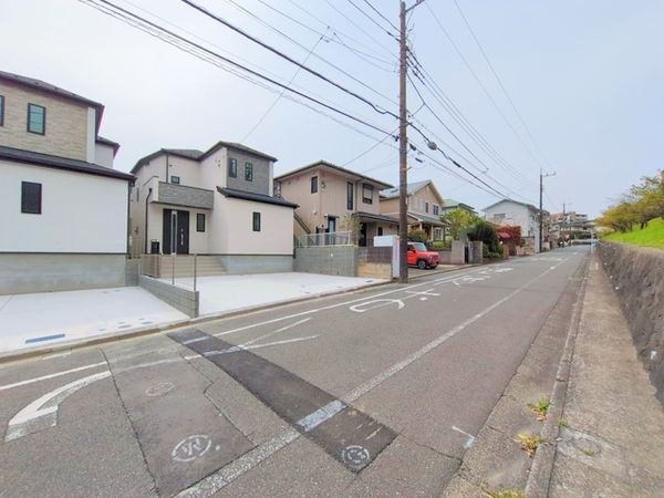 前面道路含む外観