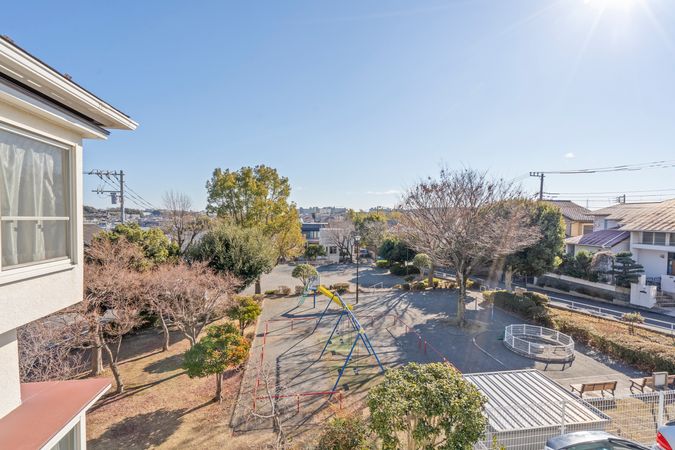 横浜市港南区日野9丁目 紅葉と桜の借景を愉しむ三井不動産旧分譲の邸宅 眺望 横浜市港南区日野9丁目 紅葉と桜の借景を愉しむ三井不動産旧分譲の邸宅 眺望