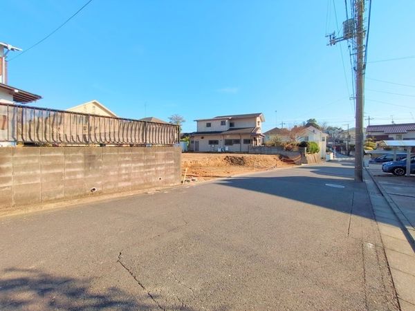 前面道路含む外観