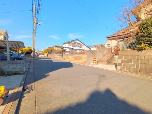 前面道路含む外観