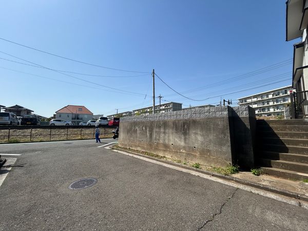 前面道路含む外観