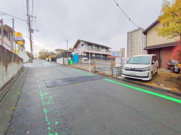 磯子区洋光台3丁目 新築戸建 3号棟 前面道路含む外観 磯子区洋光台3丁目 新築戸建 3号棟 前面道路含む外観