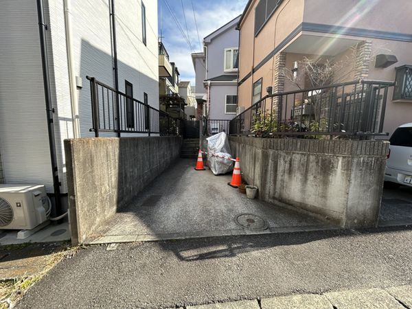栄区中野町 戸建 駐車場