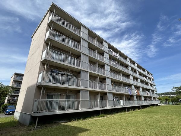 上郷西ヶ谷団地 3号棟 外観