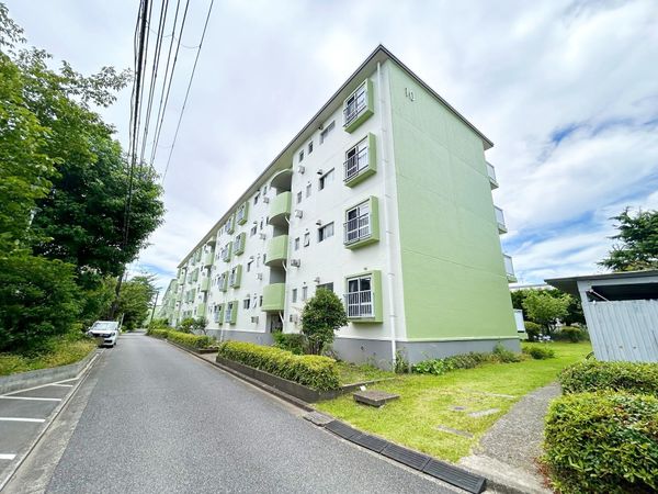 上中里団地 10号棟 外観 上中里団地 10号棟 外観
